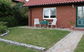 Ferienwohnung Mit Garten In Unmittelbarer Naehe Zum See, Ideal Zum Angeln Und Baden